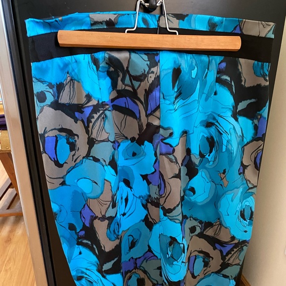 pencil skirt from New York & Company. Good quality like new. - Picture 2 of 5